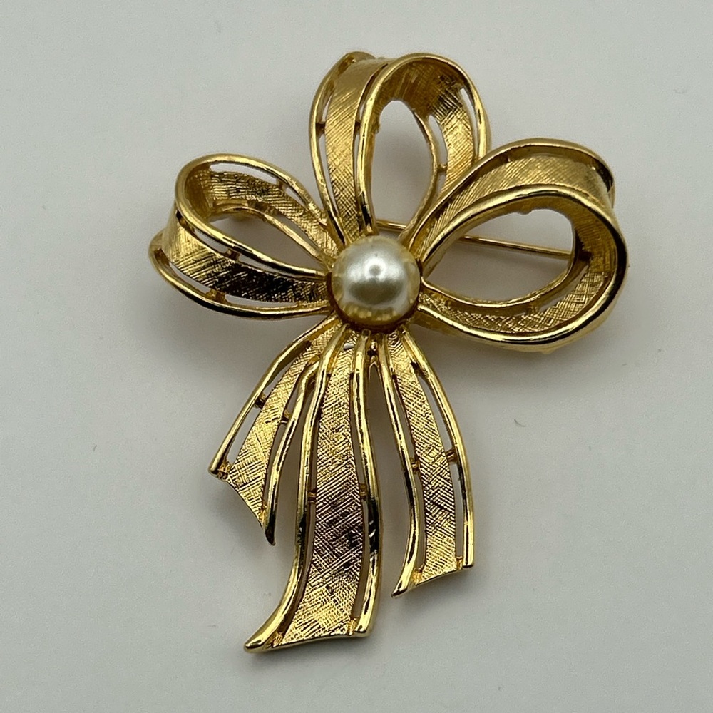 Napier Goldtone Bow Brooch